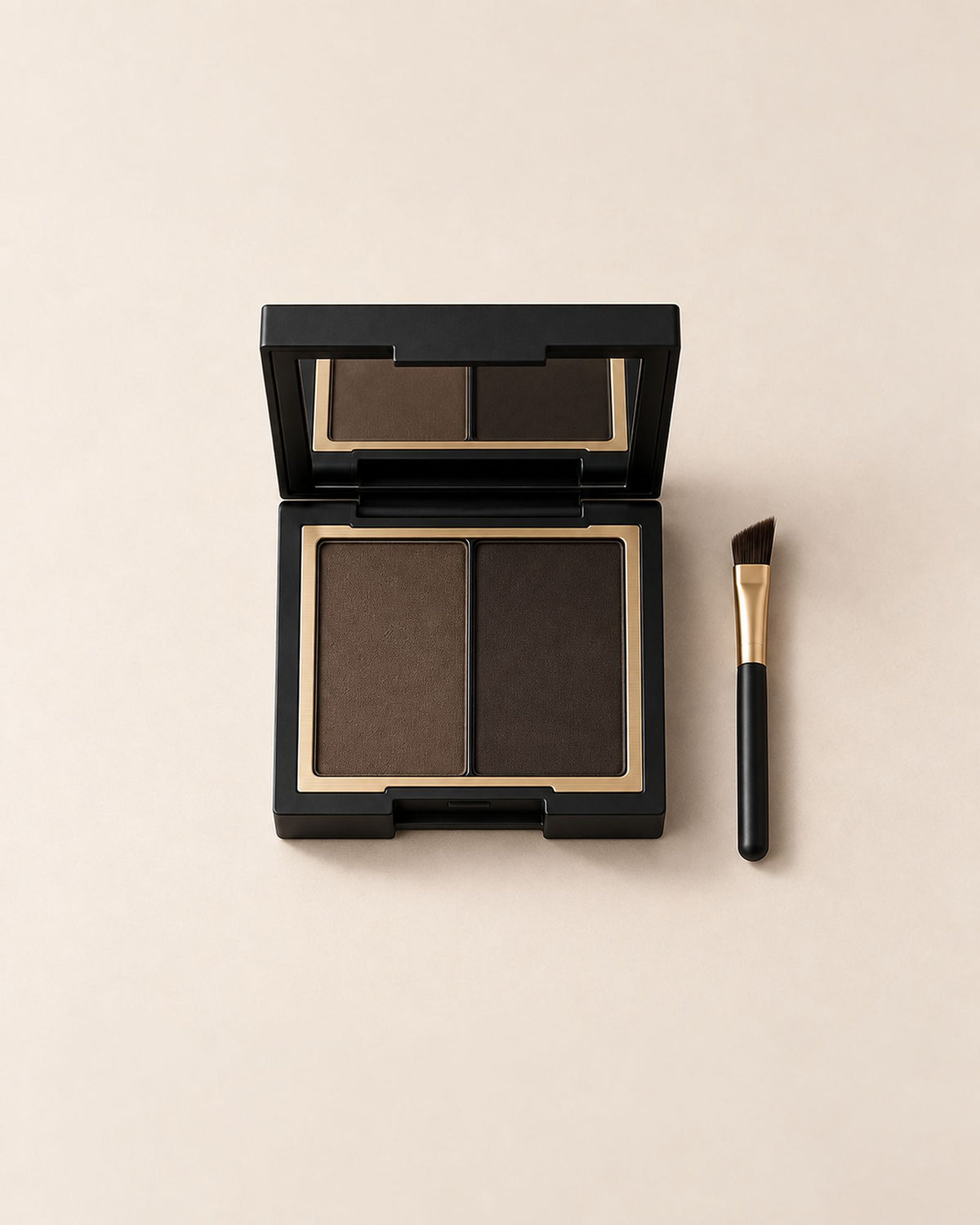 Poudre Velours Sourcils, duo foncé ouvert avec son pinceau biseauté